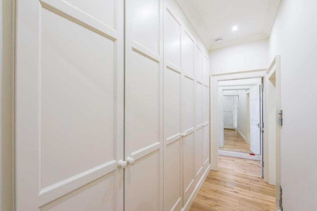 Self Catering , City Centre Apartment With Parking Edimburgo Exterior foto